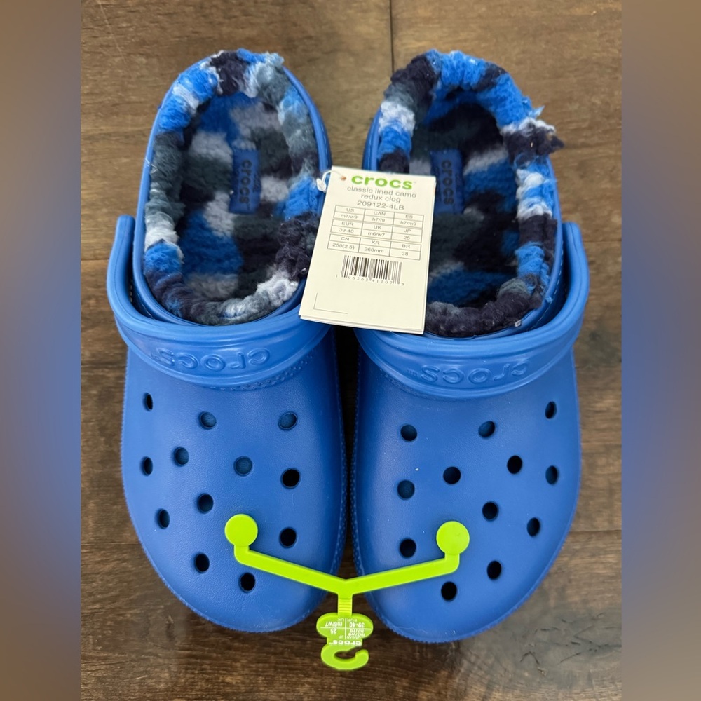 NEW WITH TAGS Classic Lined CROCS